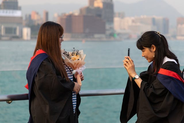 潘教授批評，現在不少企業的晉升制度不利挽留人才。（Shutterstock）