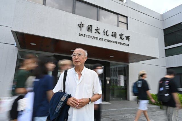 &nbsp;郭少棠認為，大學教育同時具備社會與教育的因素，所以大學生要懂得走入社會，更要懂得被捲入漩渦時如何跳出漩渦看事情？