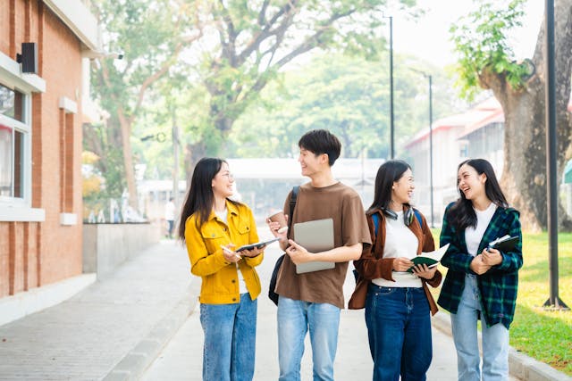 他們欣賞的不只是「中國好」，而是從中國的學校看到教育困境中的曙光。（Shutterstock）