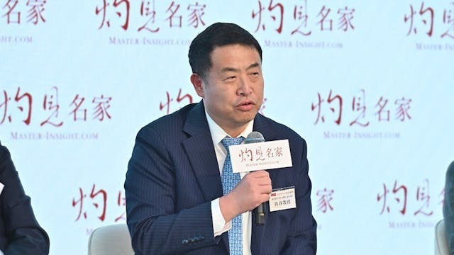 魯春（執行）校長表示，香港的高等教育不僅要在教學上具備優勢，還需在業務化和產業化方面有所作為。