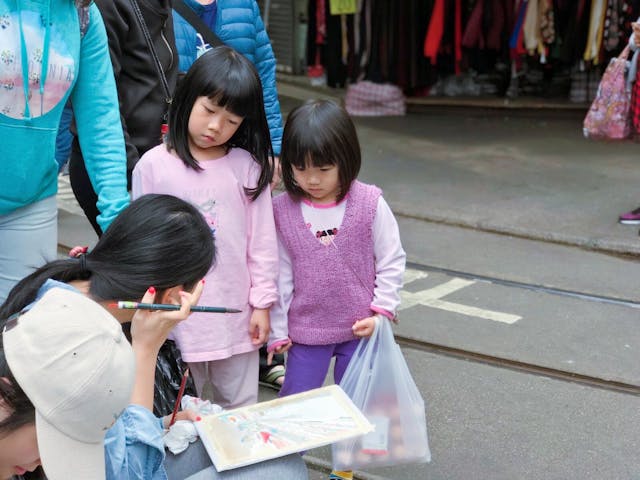 趙綺婷街頭寫生班，香港灣仔、深水埗、西環、北角等地，2018-2019。（作者提供）