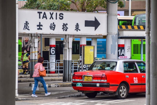 香港近期網約車平台與的士業界的利益衝突問題，便應該借鏡上述的精神和原則去處理。（Shutterstock）