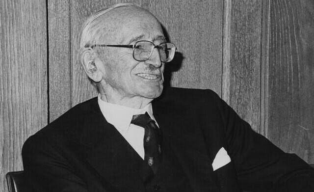 哈耶克（Friedrich A. Hayek）指出高度集權的政經體系，是不可能做到有效的資源配置。（Wikimedia Commons）