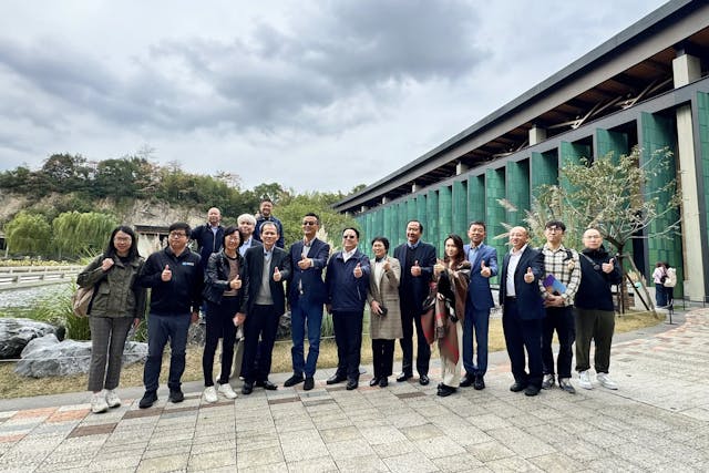 館內做到園景融合，山環水繞，流露江南園林韻味，令人彷彿置身於宋人山水畫。