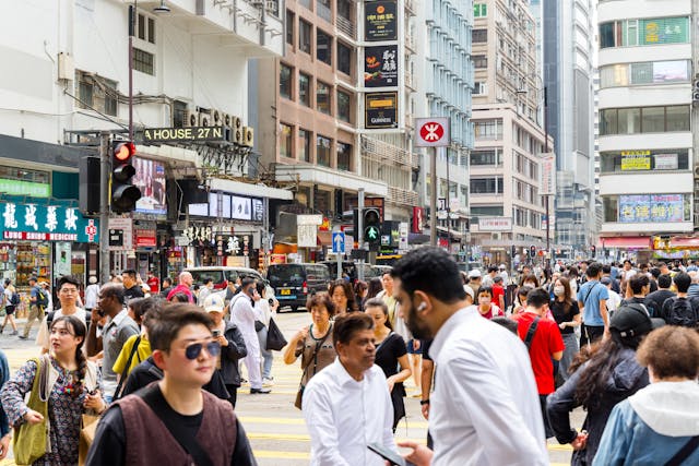 香港自2019年動亂及其後近4年因新冠疫情封關和受地緣政治影響，已流失大批居港外僑和歐美澳旅客。（Shutterstock）