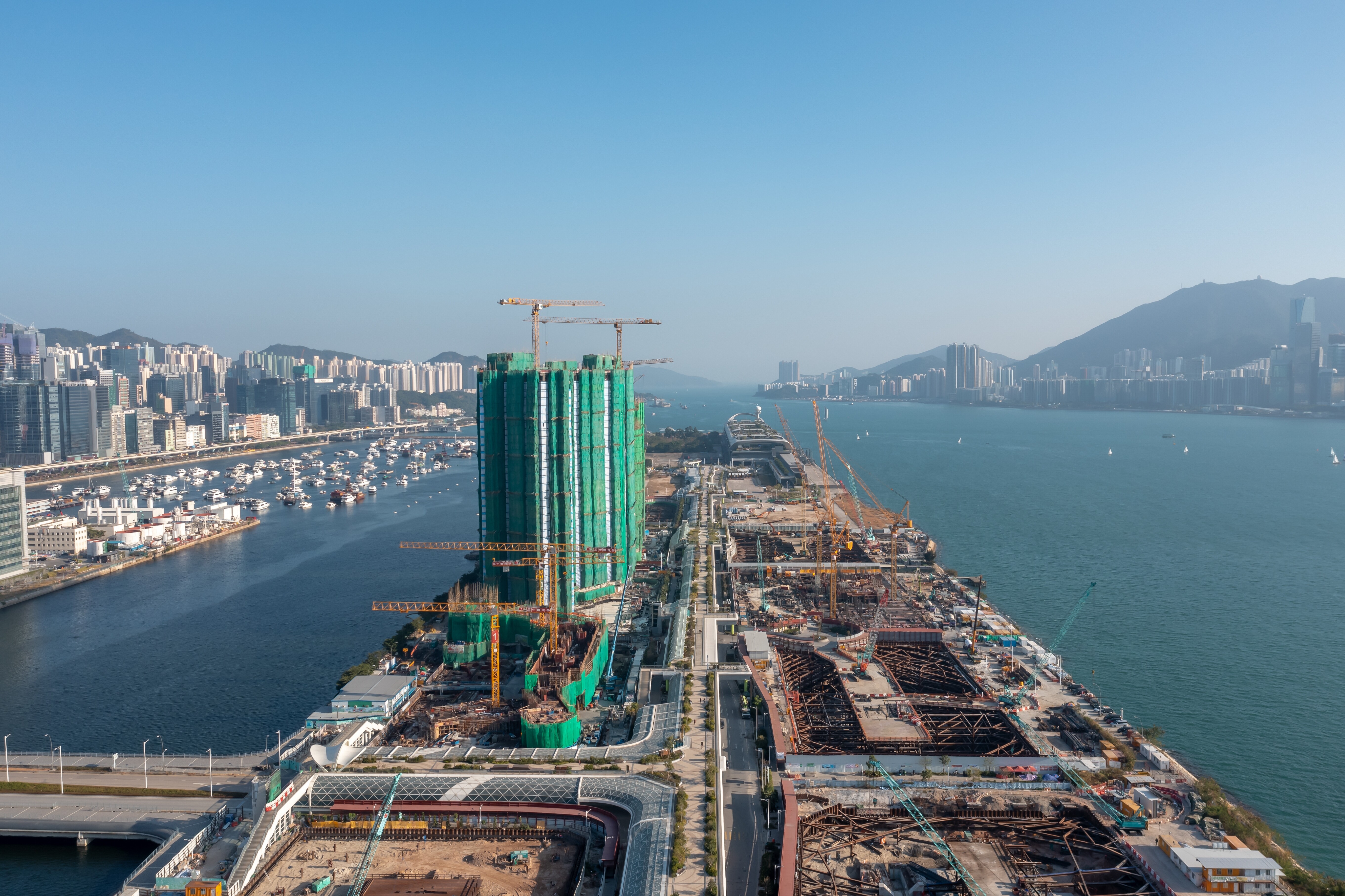 李家超表示，造地需要一段長時間，所以不斷造地。（Shutterstock）