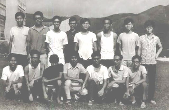 段崇智校長與中大緣份早種，1972年夏天曾與友人在中大聯合書院踢足球。（段崇智提供）