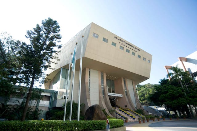 校友們憑藉在各自領域的專業見識，能夠為大學發展提出富有建設性的真知灼見。（Wikimedia Commons）