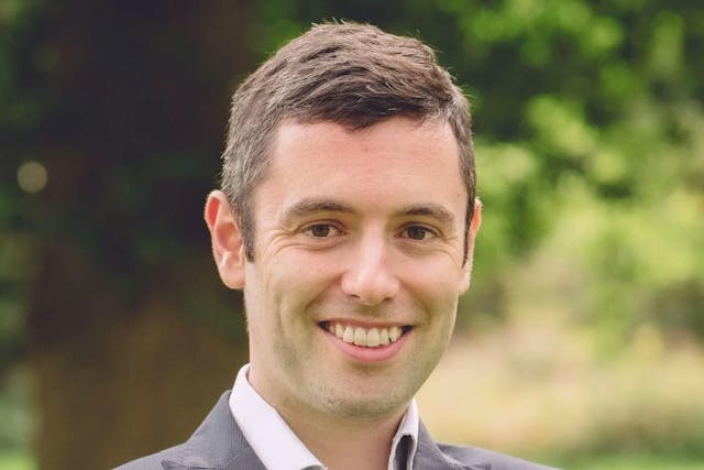 AI時代就業新法則！Z世代應專注「工作內容」而非頭銜  AI研究員揭示「人類優勢」何在