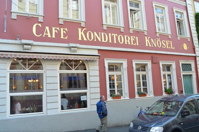 浩樸街鄰街的Knösel咖啡店(Tripadvisor )