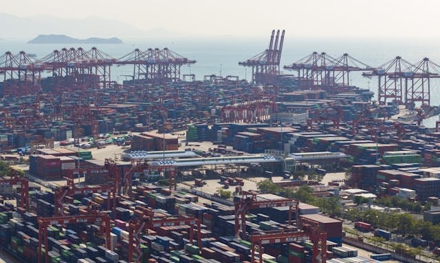 ?»?????Ƭ?????ڣ??㶫????2024??11??27??
11??27????????????߿ڼ?װ????ͷ?????˻???Ƭ????
?????????????ڸ۽?ץȫ??ó???ռ????ʺ????г???ů????????װ???????????ָ?λ???У???Ӫҵ????????á????գ?ȫ?ۼ?װ????????ͻ??3000????䣬???????????3????????????????ƣ?????ṹ?????Ż???ʵ?֡???????ɡ???
?»?????? ë˼ٻ ??