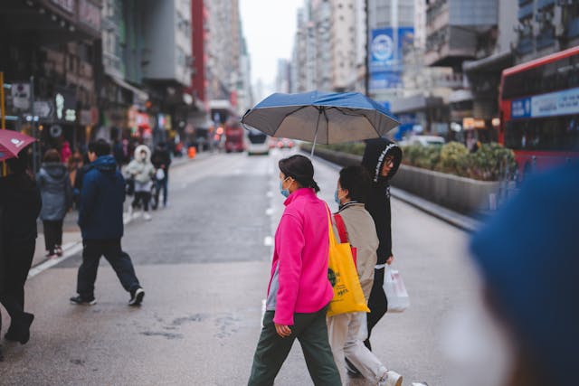 市民一向都只能夠頗為強制地遵從政府的判斷與指示。(Shutterstock)