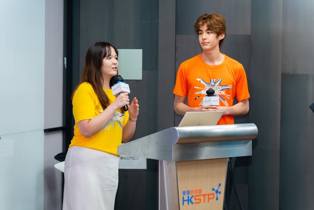 香港大學應屆畢業生陳雪穎 (左) 及倫敦大學學院一年級生的 Joe Sissions (右)。