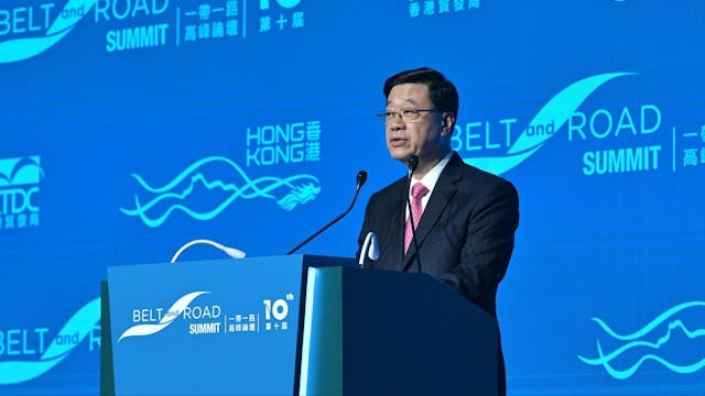 李家超指出香港去年與共建一帶一路國家的商品貿易額逾2760億美元，增幅為同期香港對外商品貿易額的3倍。
