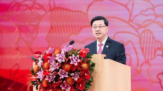 特區政府這種一開始可能是「眼不見，耳不聽，則心不煩」的政治態度及取向，令香港於短短5、6年間在政治面和功能上大幅衰退。（李家超Facebook）