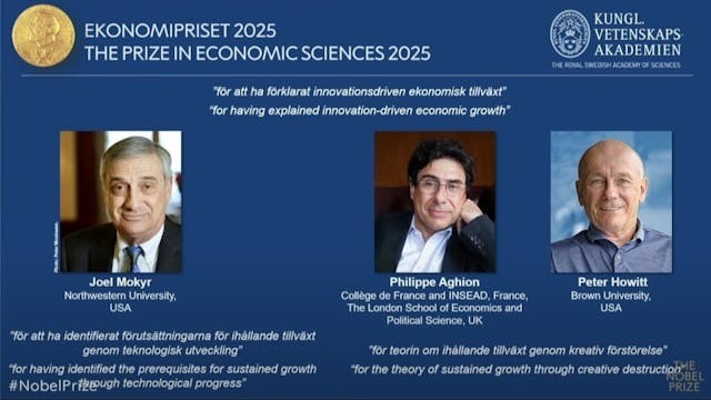 經濟史學家莫基爾（左）的研究解釋了造就工業革命後持續經濟增長的關鍵原因。法國學者阿吉翁（中）和加拿大學者郝伊特（右）於1992年構建了一個開創性的「創造性破壞」數學模型，帶來了嶄新的經濟理論──三人因而獲2025諾貝爾經濟學獎。（諾貝爾獎YouTube 直播截圖）