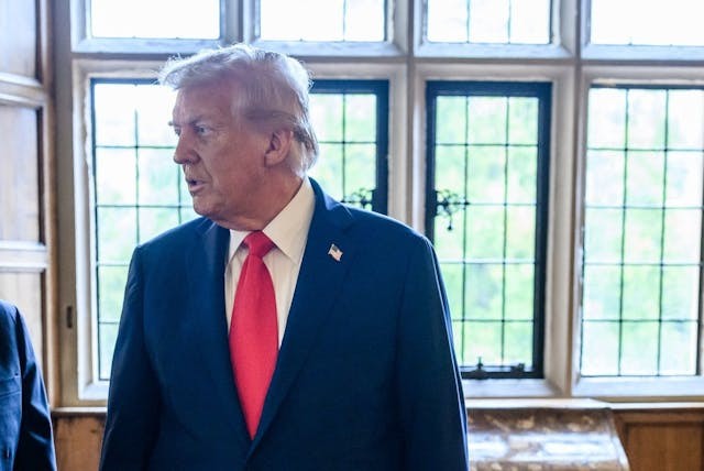 President Donald Trump tours Chequers, the prime minister’s house in Buckinghamshire, England, with Prime Minister Keir Starmer on Thursday, September 18, 2025. (Official White House Photo by Daniel Torok)