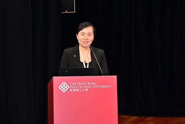 理大人工智能高等研究院執行院長、計算機及數學科學學院副院長（環球事務）及電子計算學系教授楊紅霞教授以「生成式人工智能：新型融合驅動框架」為主題發表演講。