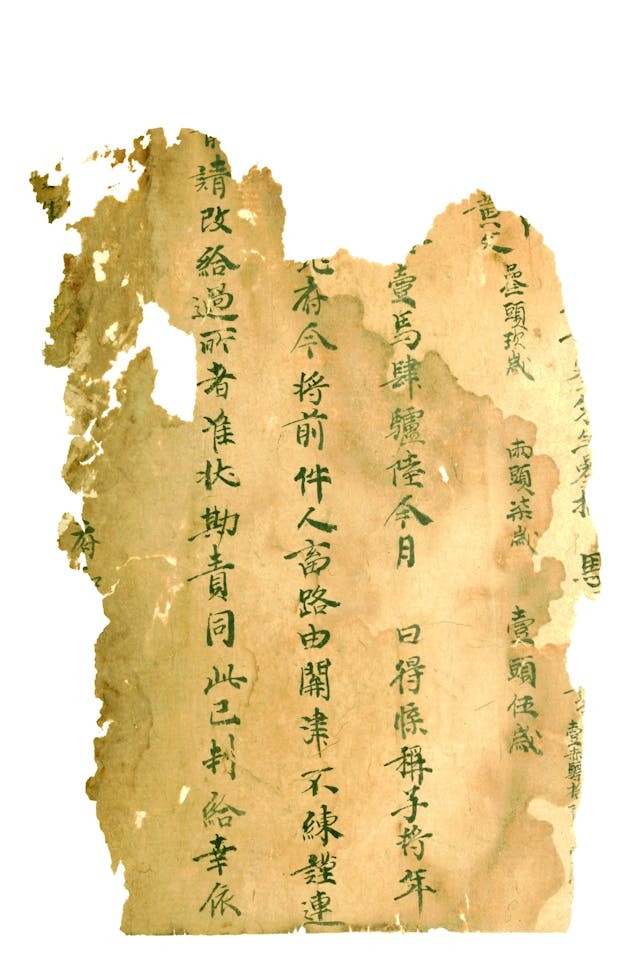 「某年經京北府過所」是國家一級文物，此官府文書於吐魯番出土，彰顯當時新疆與中原政治體制一體化。（吐魯番博物館藏）