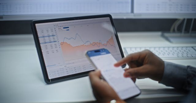 若美國繼續維持金融霸權與服務業主導地位，則將繼續為全球製造業發展留出空間。（Shutterstock）