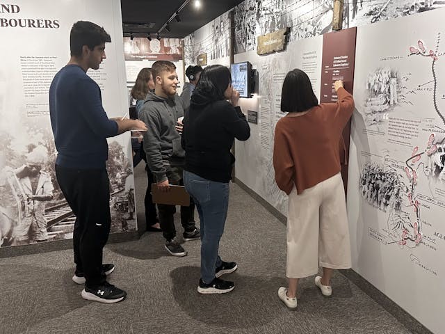 亞太和平博物館為全球第一所用英語全面呈現亞洲二戰歷史的博物館,吸引了很多當地學生參觀。(受訪者提供)