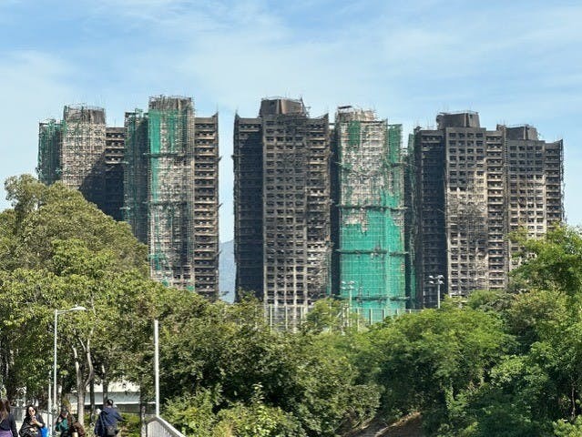 大埔這場70多年來最致命的火災，再次將香港這座城市推入另一場重大考驗。（灼見名家圖片）