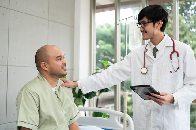 真正的好醫師,除了要擁有扎實深厚的醫學專業,還要能理解幽微細膩的人性。(Shutterstock)