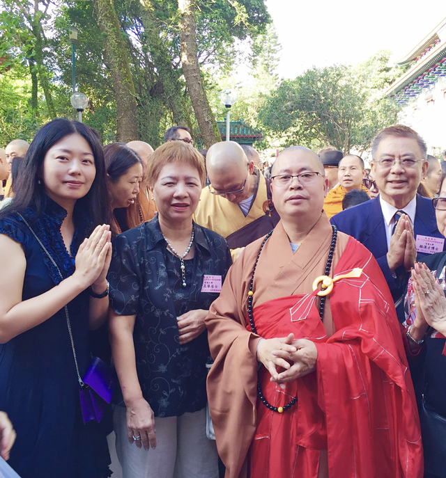 淨因法師2015年繼席寶蓮禪寺法座當天與大眾合照。（作者提供）