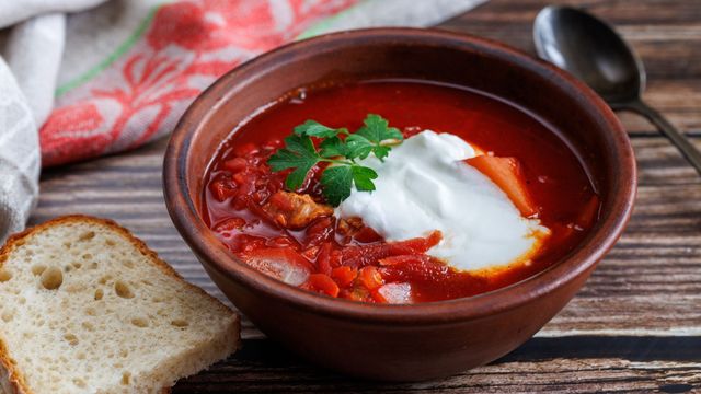 聯合國教科文組織（UNESCO）在2022年曾宣布將烏克蘭的羅宋湯列入瀕危文化遺產名錄，指俄烏衝突導致民眾難以烹調這款傳統料理。（Shutterstock)