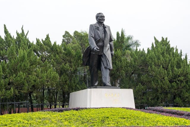 改革開放使中國「富起來」了，我們在擁抱世界的同時也在走自己的路，既獲得了發展，也保持了獨立，這是難能可貴的。（Shutterstock）