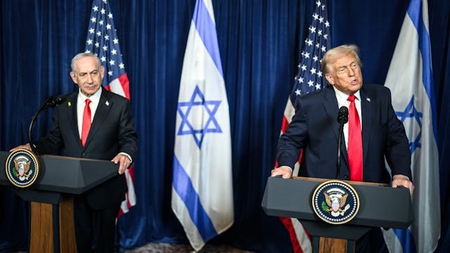 內塔尼亞胡早前到白宮會見特朗普,特朗普竟就再次轟炸伊朗向內氏開綠燈,為2026年增添戰爭陰霾。(白宮)