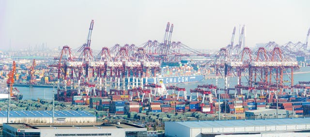 制度性開放，即規則、規制、管理和標準的開放，一方面繼續和世界高水平對接，另一方面也積極參與舊規則的修訂和新規則的制訂，也根據中國的經驗貢獻新的規則。（Shutterstock）