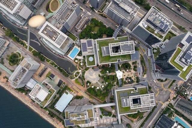 香港科技園公司2024年與杭州創新孵化中心簽署聯合孵化計劃合作協議，至今已有12家來自浙江和杭州的創科企業落戶科學園。(Shutterstock)