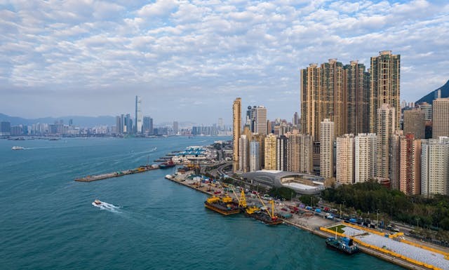 香港約有一半多一點的家庭擁有自置居所,其所產生的財富效應將會十分龐大。(Shutterstock)