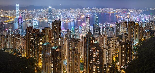 香港自70年代後的數十年,在財富創造的成就上,香港的成績不但是斐然,而且是遠遠拋離了世界上幾乎任何一個地方。(Wikimedia Commons)