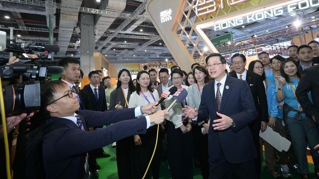 香港跟上千帆並舉 對比美國治理困境