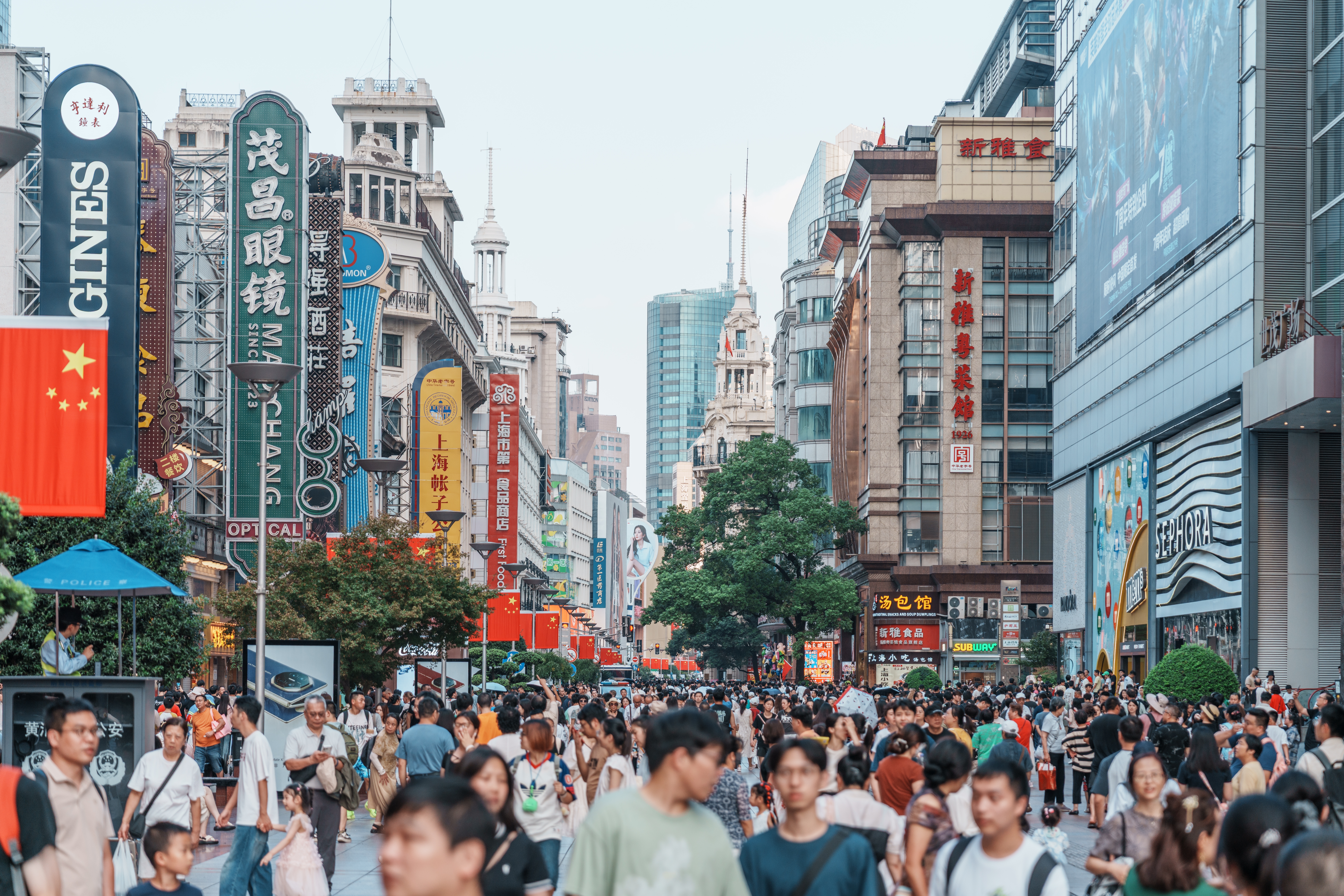 注重享樂主義的民眾，只會尋求官能刺激，很難團結起來發憤圖強。（Shutterstock）