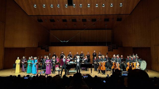 中西融合迎新春