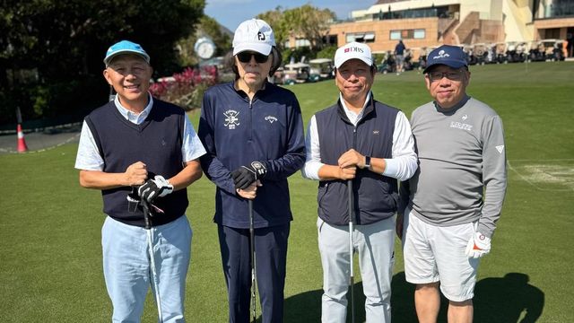 Waiting 與友人在清水灣CWB高球友誼賽。左起：Waiting、Terence（筆者）、Benny、Rick。