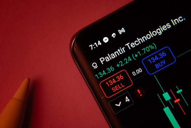 最近很多人不停警告AI 是超級泡沫，非常危險，隨時爆破，反而黃金白銀，才是超級安全的避險資產。（Shutterstock）