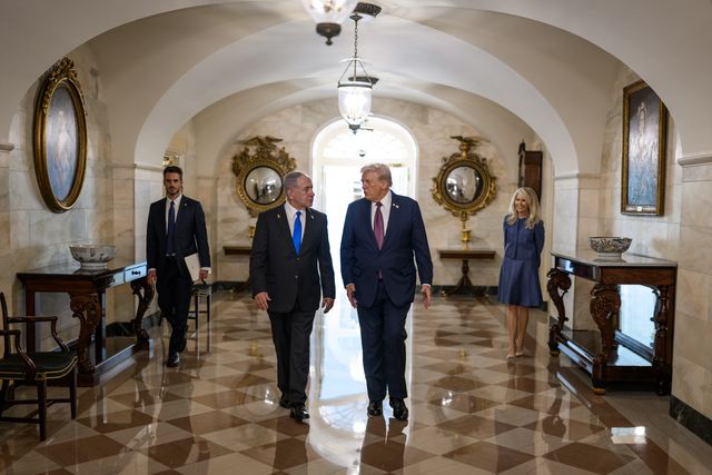 President Donald Trump walks through the Ground Floor Corridor of the White House with Israeli Prime Minister Benjamin Netanyahu, Monday, September 29, 2025, on their way to a joint press conference to announce the U.S. peace plan for Gaza. (Official White House Photo by Daniel Torok)