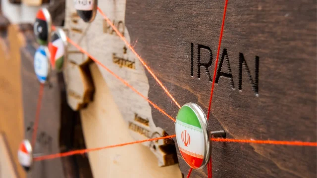 在課堂上討論美以伊戰爭