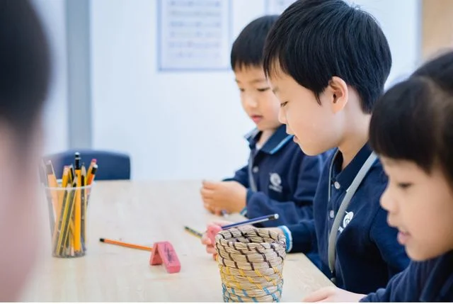 學漢字不該只是手部肌肉的機械操練,它同時也是豐富詞彙、訓練口語表達的絕佳機會。(作者提供)
