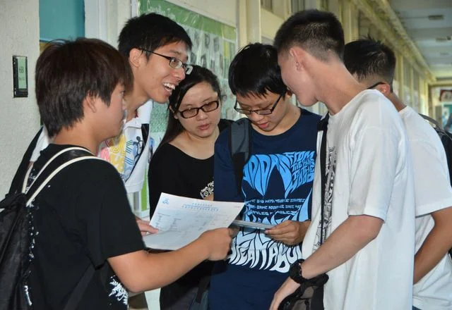 20120720F Announcement of the HKDSE results at Queen's Collage, Causeway Bay_Tsui