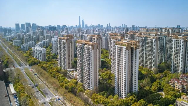 內地有需要全面停止賣地