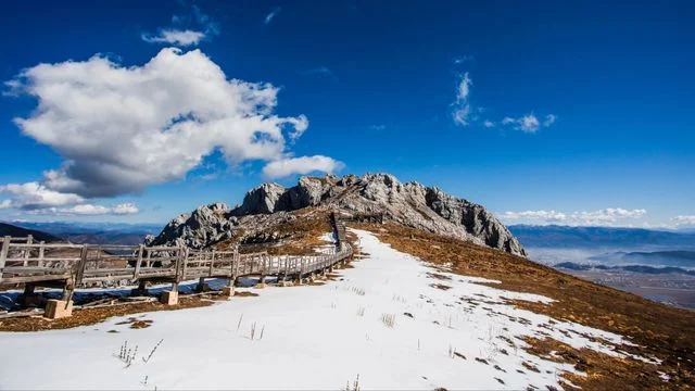 4449.5公尺的高山課堂：石卡雪山登頂記與生命教育隨想