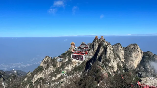 雪落老君