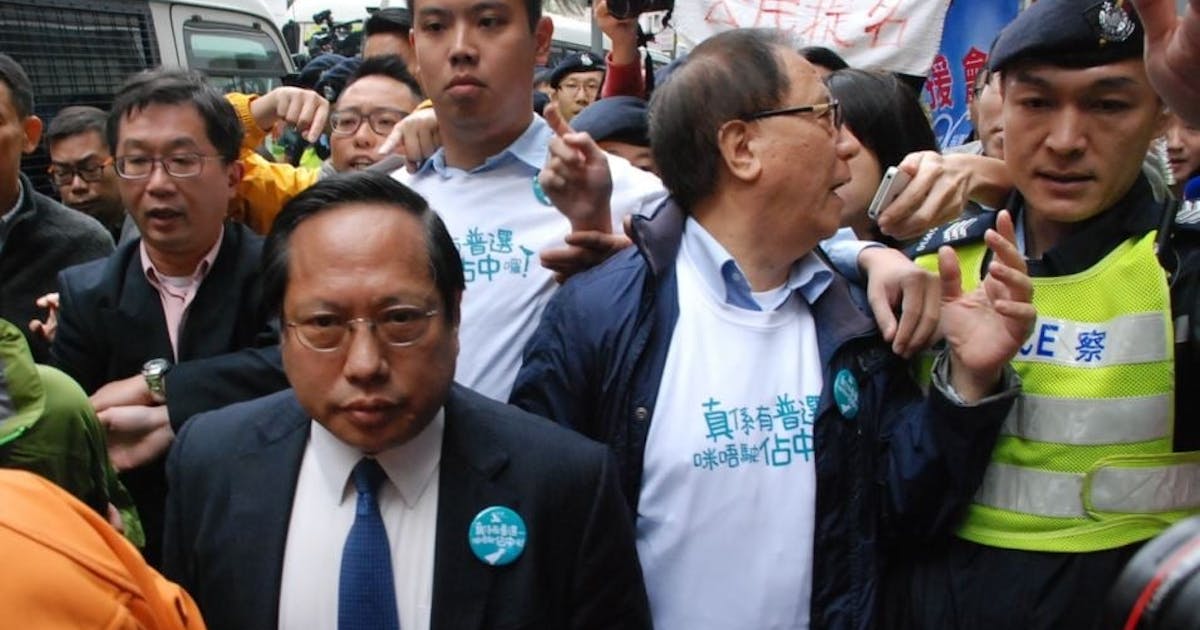 民主黨何俊仁擬政改否決後辭職引發公投 多名議員質疑成效 - TNL The News Lens 關鍵評論網