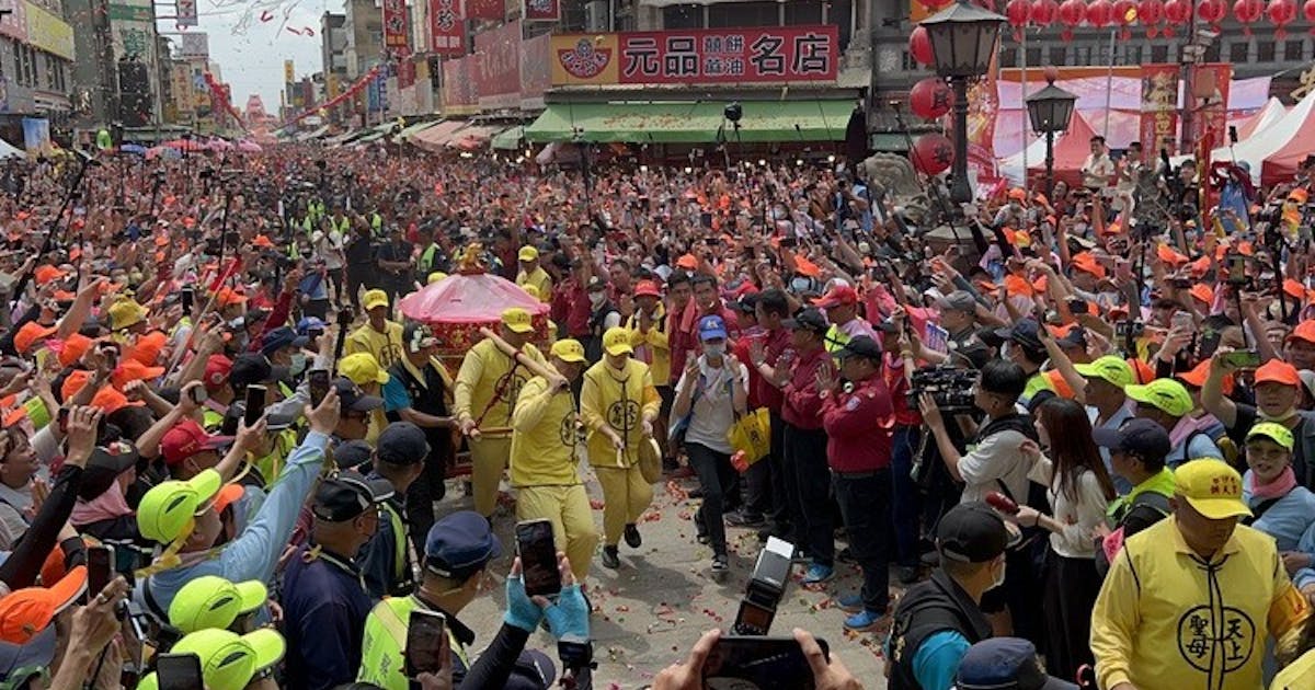軍隊恭迎白沙屯媽祖引起黨國勢力與本土派意見紛歧，是因為踩到了泛藍