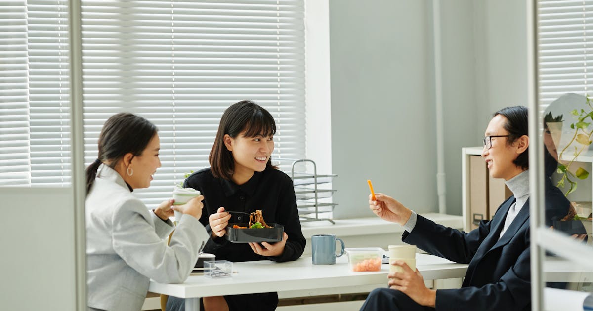 聊天時「專心聆聽」不是最好的回應?日本語言學家教你如何「正確閒聊」 - TNL The News Lens 關鍵評論網